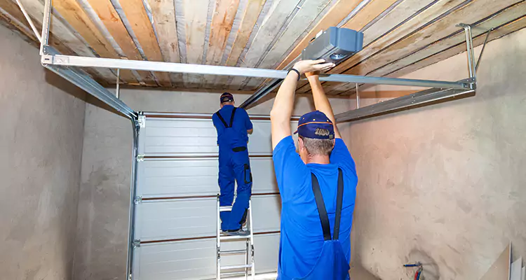 Garage Door Opener Technician in Southchase, FL